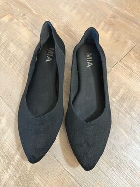 MIA Black Pointed Knit Ballet Flats